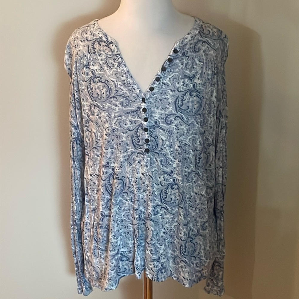 EUC Woman’s Small Lucky Brand Blue Top W/Paisley Print & Long Sleeves/Buttons